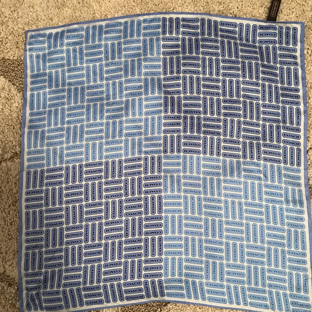 Authentic Coach square scarf. Blue/blue.